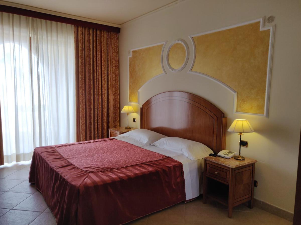 Parco Dei Principi Hotel 로첼라 이오니카 외부 사진