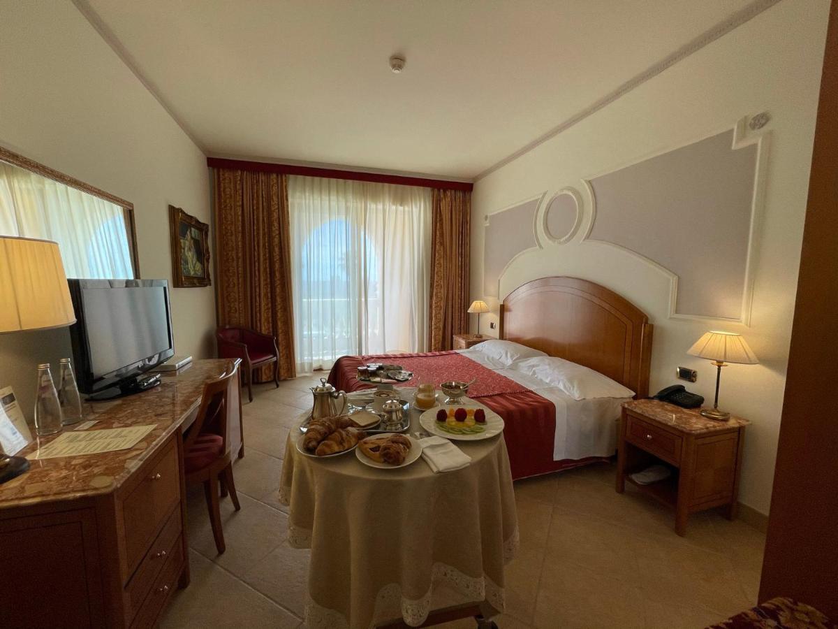 Parco Dei Principi Hotel 로첼라 이오니카 외부 사진