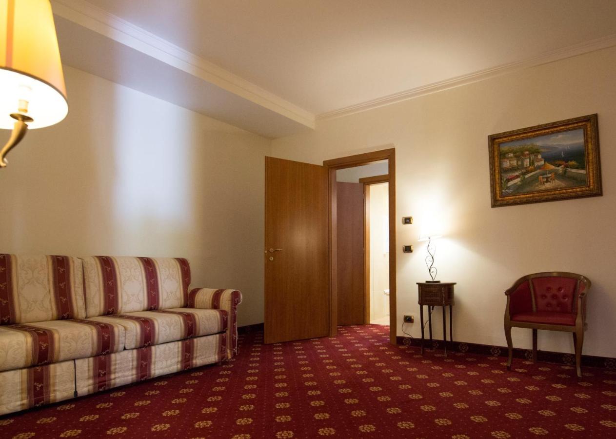 Parco Dei Principi Hotel 로첼라 이오니카 외부 사진