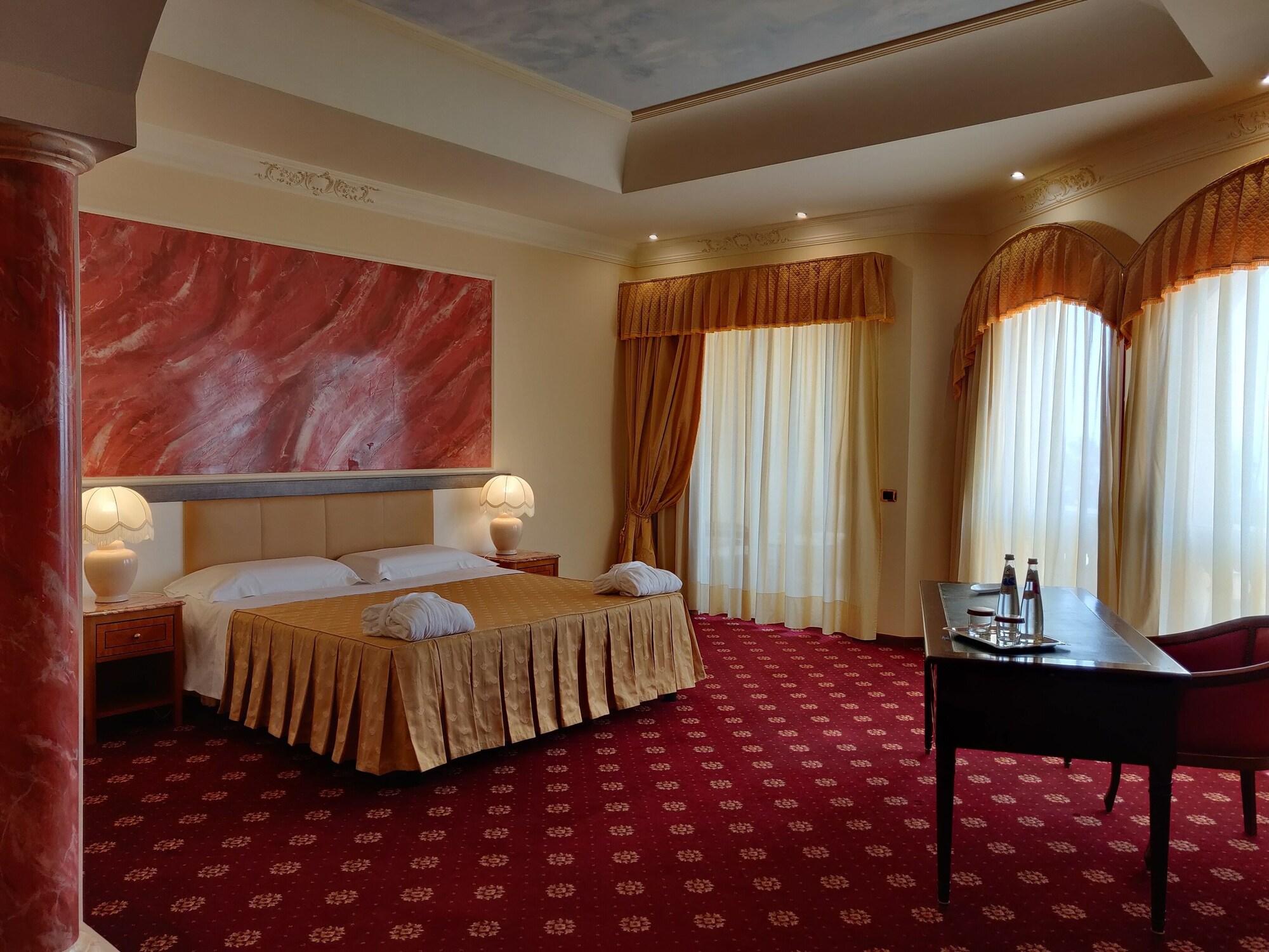 Parco Dei Principi Hotel 로첼라 이오니카 외부 사진
